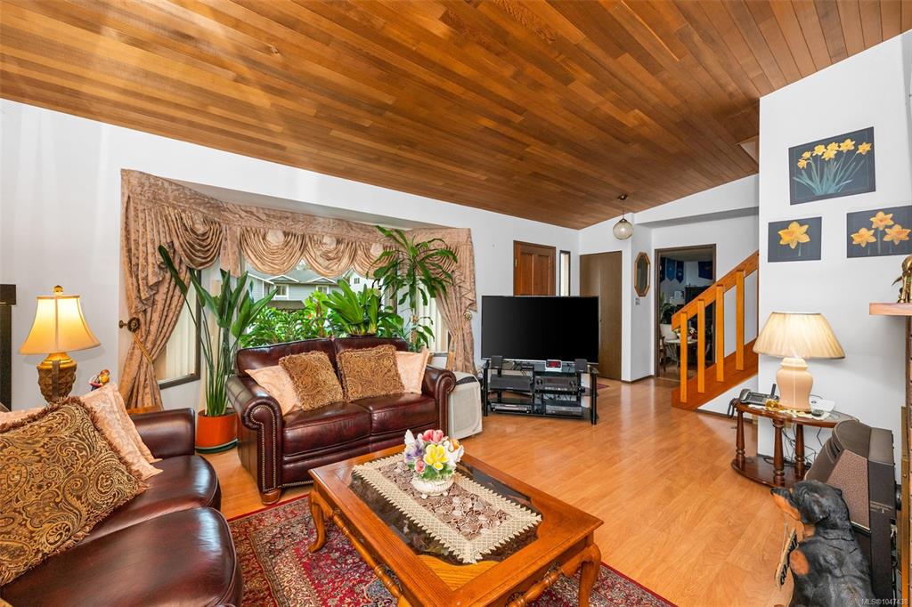 Fourth View of 803 Kimberly Pl, Saanich, BC, V8X 4R2