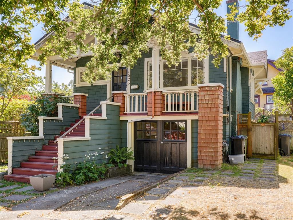 1323 Clover Ave, 1047442, BC,