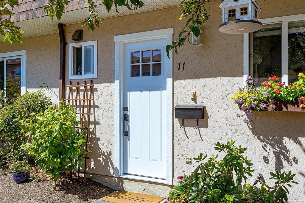 Third View of 7675 East Saanich Rd, Central Saanich, BC, V8M 1L9
