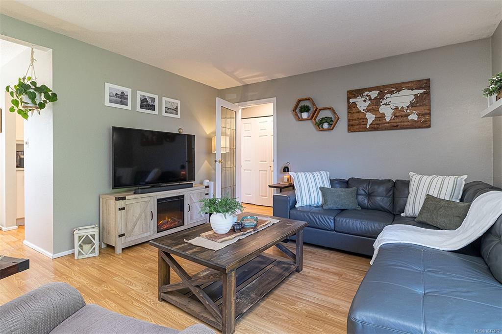 Fifth View of 7675 East Saanich Rd, Central Saanich, BC, V8M 1L9