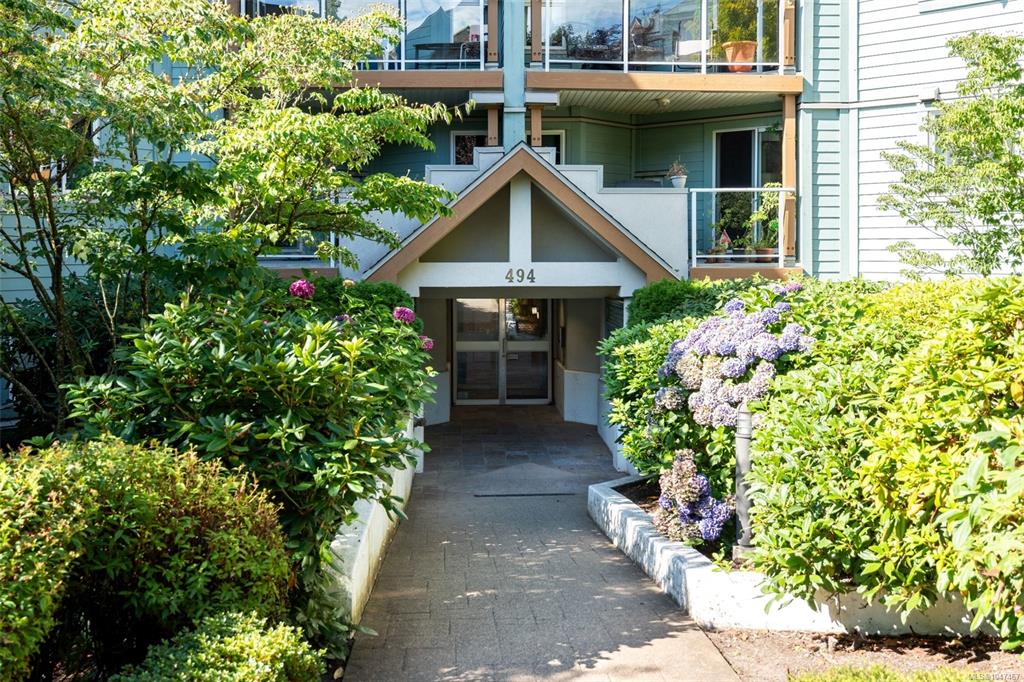 Third View of 494 Marsett Pl, Saanich, BC, V8Z 7J1