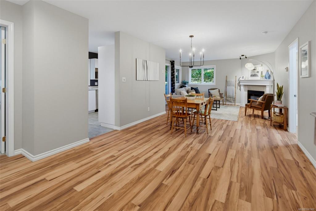 Fourth View of 494 Marsett Pl, Saanich, BC, V8Z 7J1