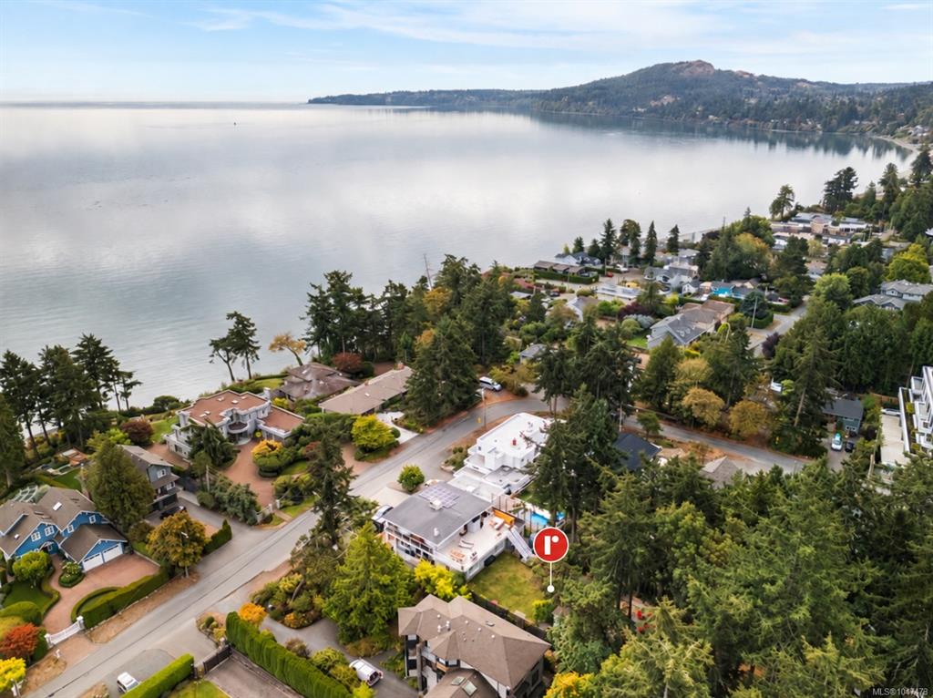 Third View of 5248 Parker Ave, Saanich, BC, V8Y 2M9