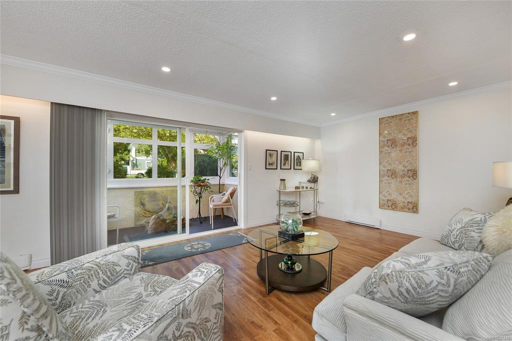 Third View of 1035 Southgate St, Fairhaven, Victoria, BC, V8V 2Z1