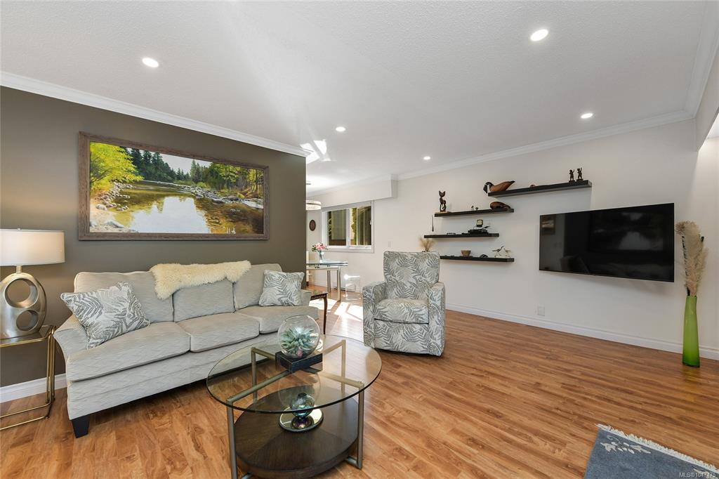 Fourth View of 1035 Southgate St, Fairhaven, Victoria, BC, V8V 2Z1