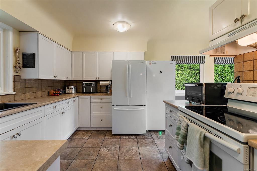 Fourth View of 10903 Inwood Rd, North Saanich, BC, V8L 5H9
