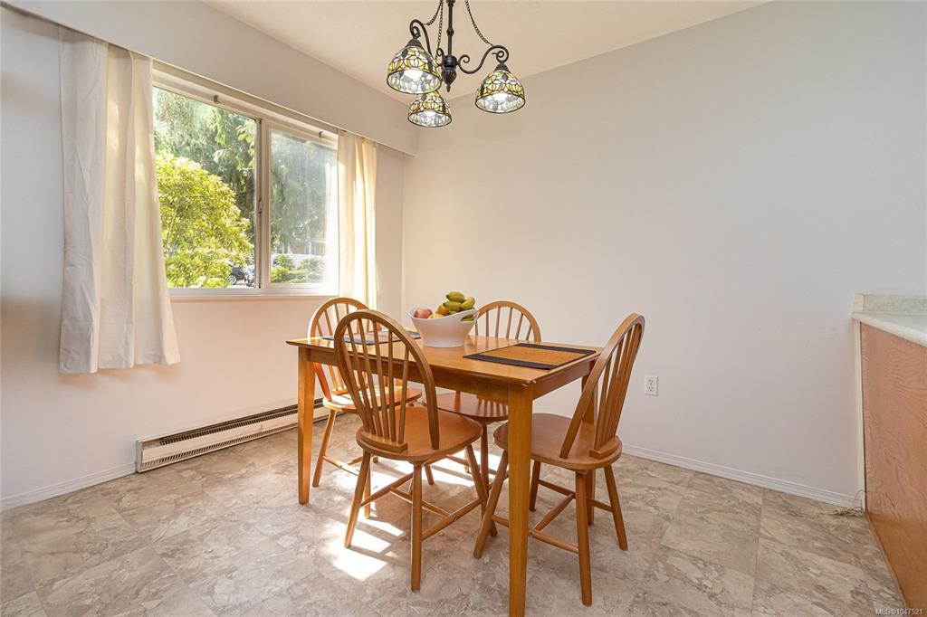 Fifth View of 3244 Seaton St, Saanich, BC, V8Z 3V7