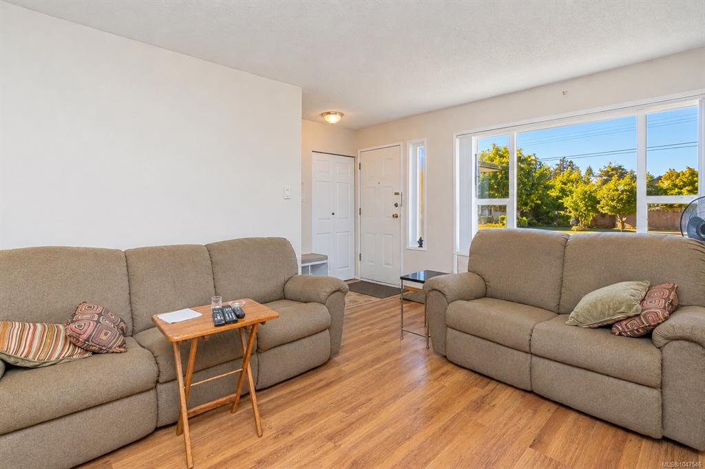 Fifth View of 2562 Rosstown Rd, Nanaimo, BC, V9T 3R8