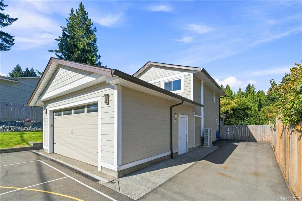 Third View of 5579 Clipper Dr, Nanaimo, BC, V9T 5M7