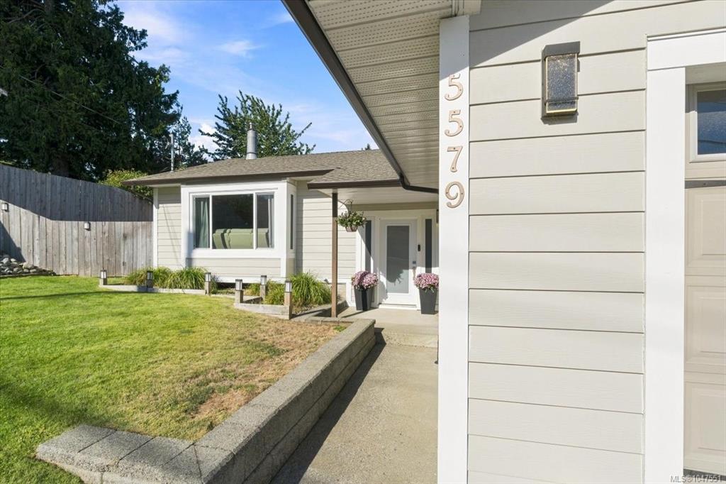 Fourth View of 5579 Clipper Dr, Nanaimo, BC, V9T 5M7
