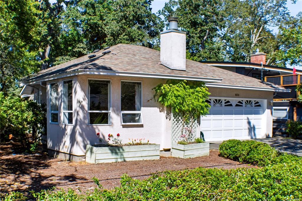 Third View of 1650 Midgard Ave, Saanich, BC, V8P 2Y3