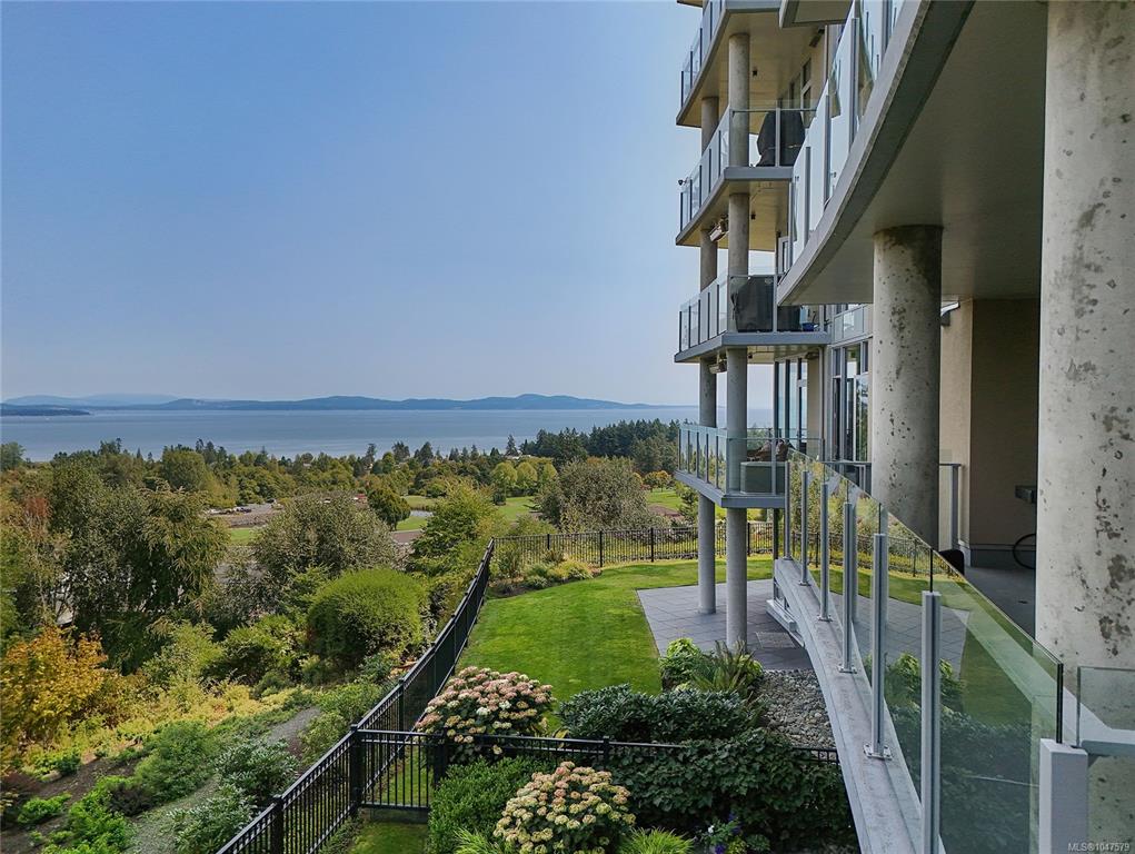 Third View of 5388 Hill Rise Terr, THE PINNACLE, Saanich, BC, V8Y 3K2