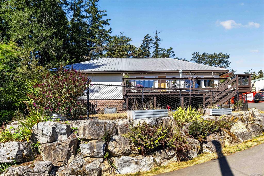 Third View of 284 Prospect Lake Rd, Saanich, BC, V9E 1J7