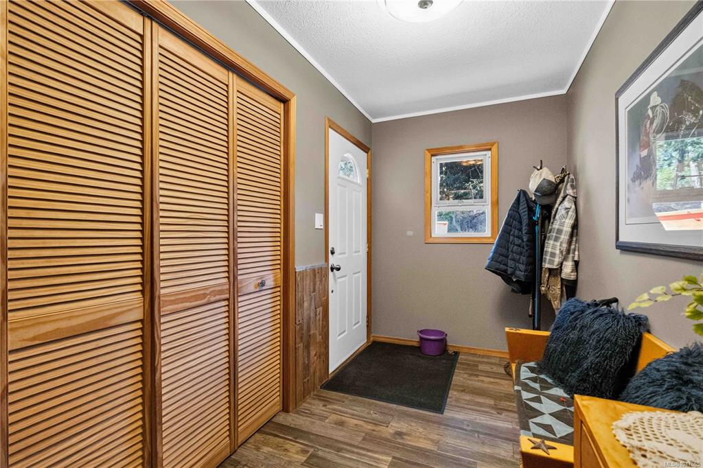 Fifth View of 284 Prospect Lake Rd, Saanich, BC, V9E 1J7