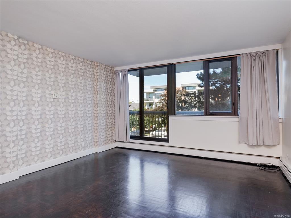 Third View of 647 Michigan St, Orchard House, Victoria, BC, V8V 1S9