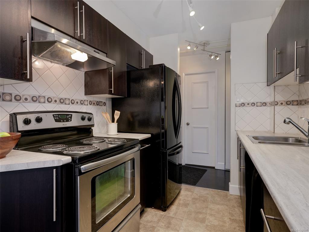Fourth View of 647 Michigan St, Orchard House, Victoria, BC, V8V 1S9
