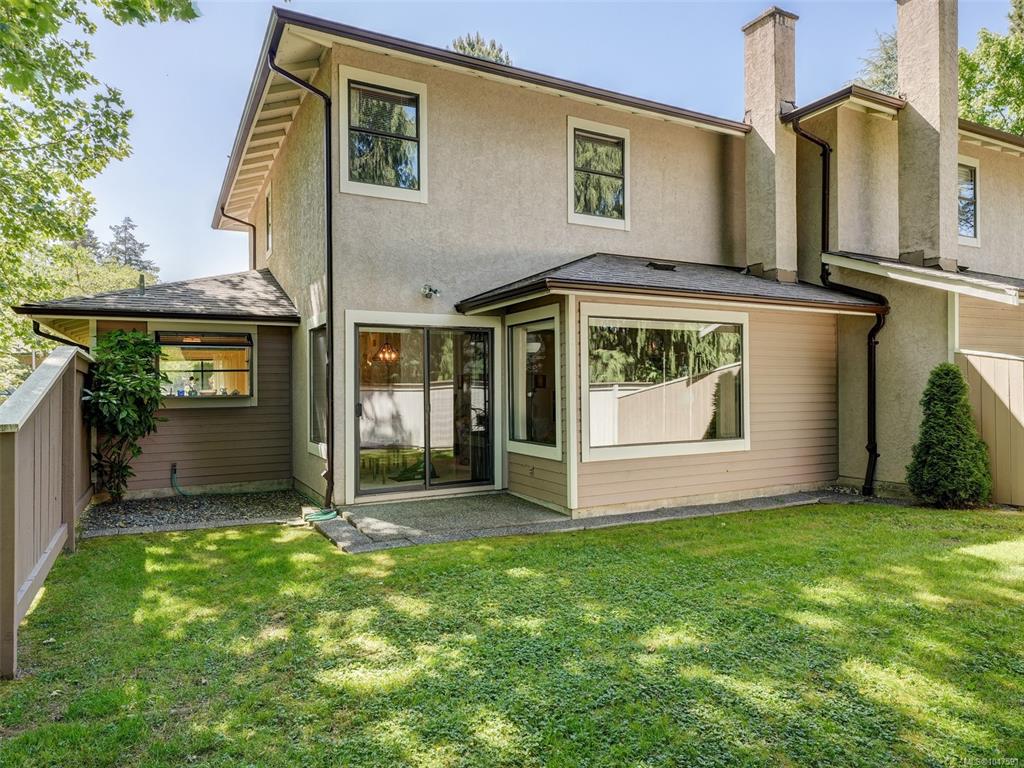 Fourth View of 1309 Mckenzie Ave, Saanich, BC, V8P 2M1