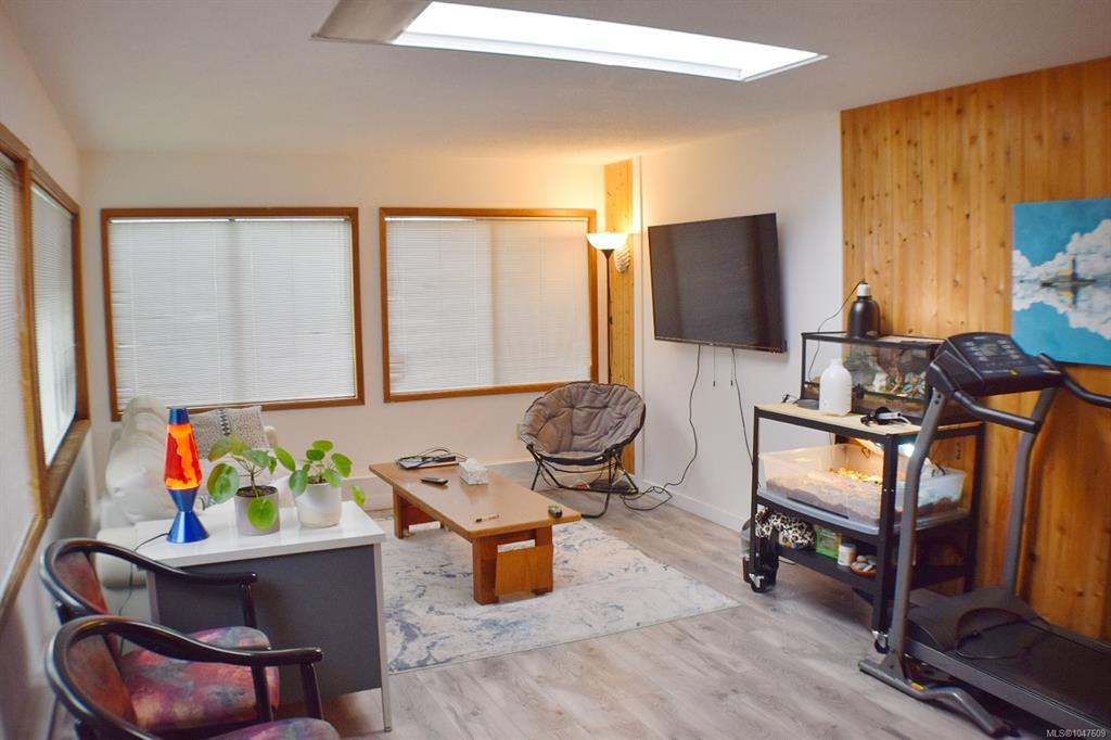 Fourth View of 4037 Cumberland Rd, Saanich, BC, V8X 2E7