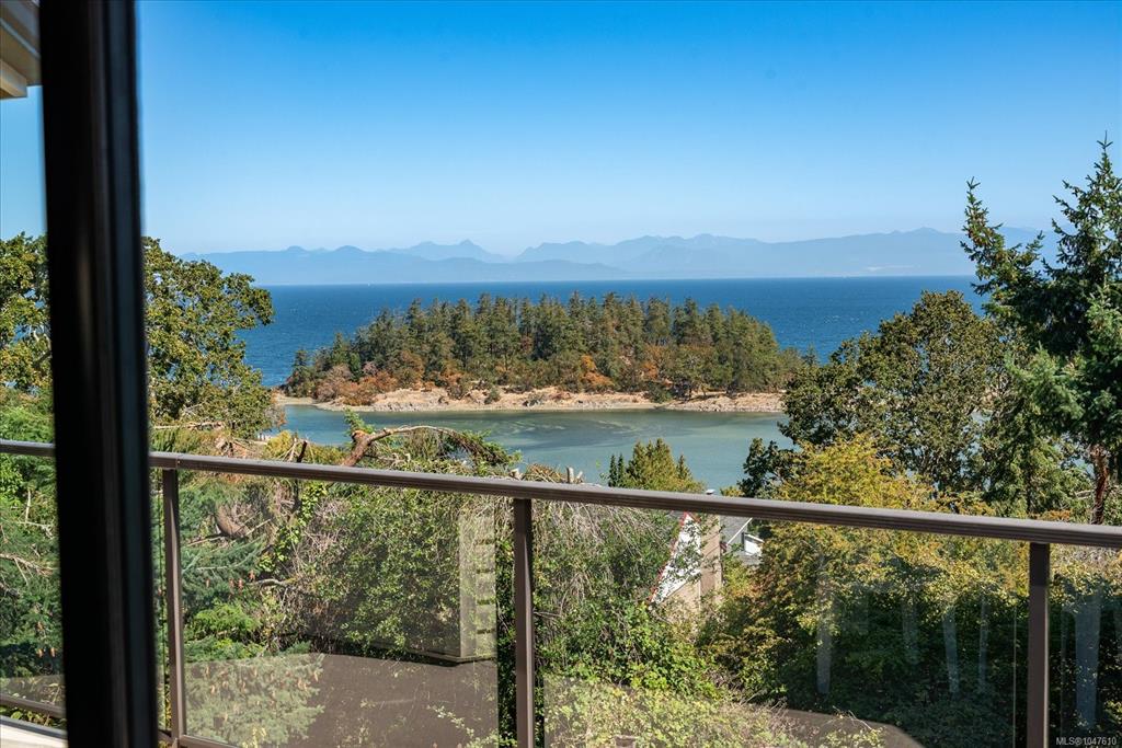 Third View of 3596 Oakridge Dr, Nanaimo, BC, V9T 1M4
