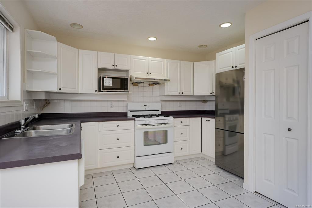 Fifth View of 4005 Gordon Head Rd, Saanich, BC, V8N 3X4