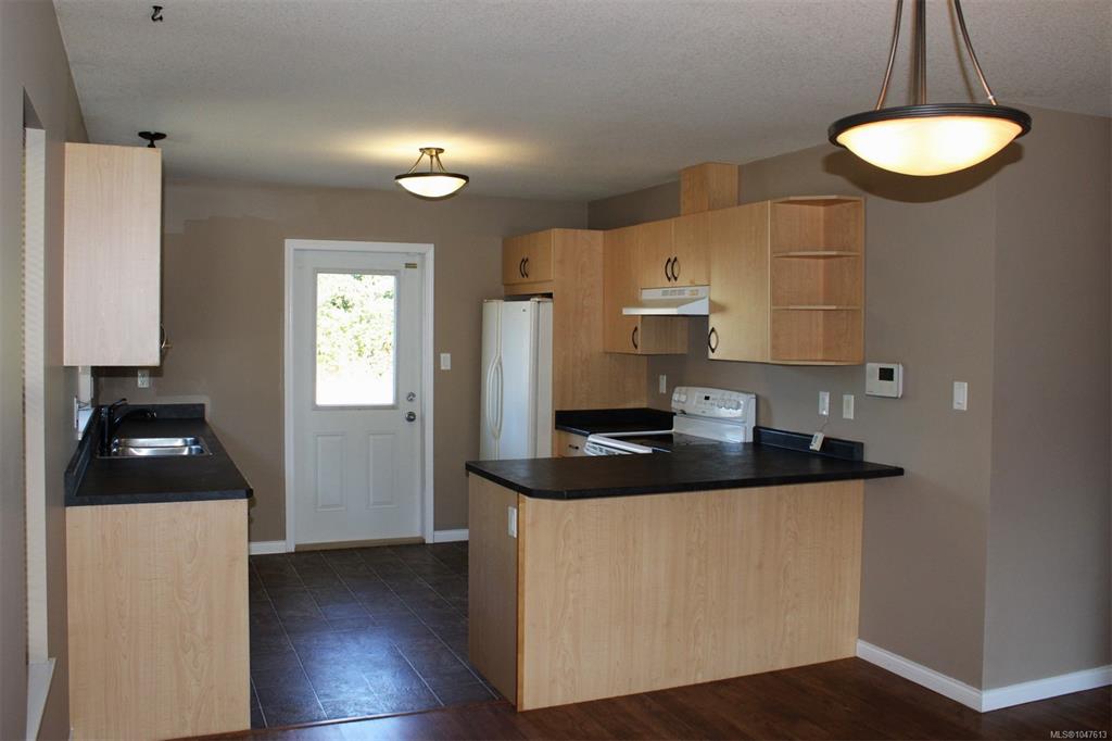 Fifth View of 3381 Coniston Cres, Cumberland, BC, V0R 1S0