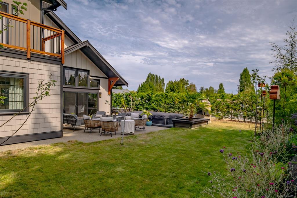 Third View of 492 Cottage Dr, Qualicum Beach, BC, V9K 2T3