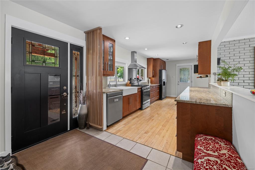 Fifth View of 5567 Ventura Dr, Nanaimo, BC, V9T 5M6