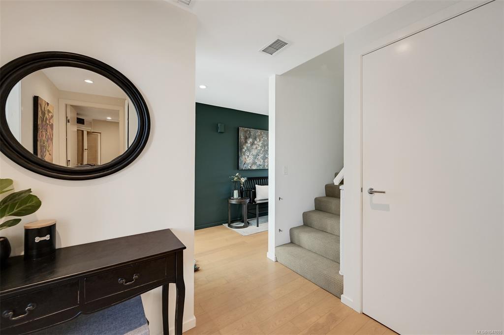 Fourth View of 100 Saghalie Ave, Victoria, BC, V9A 0A1