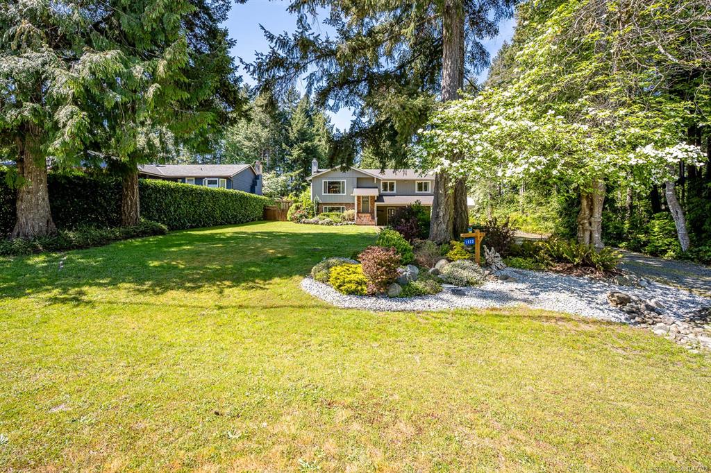 Third View of 1023 Sylvan Rd, Comox, BC, V9M 3Z1