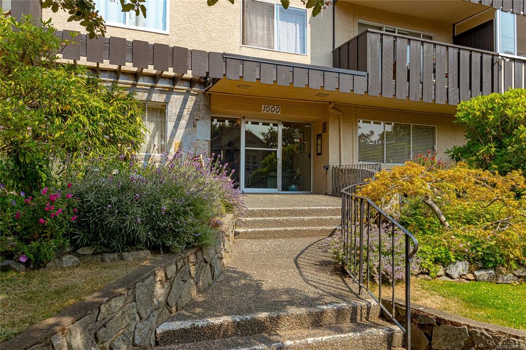 Fourth View of 1000 Mcclure St, Victoria, BC, V8V 3E9