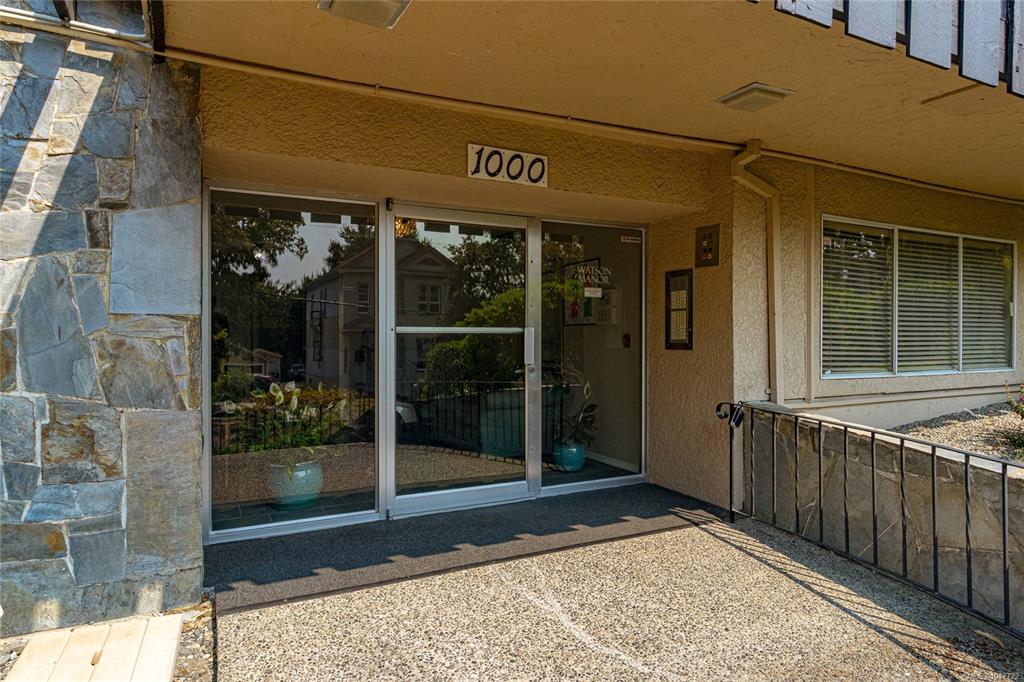 Fifth View of 1000 Mcclure St, Victoria, BC, V8V 3E9