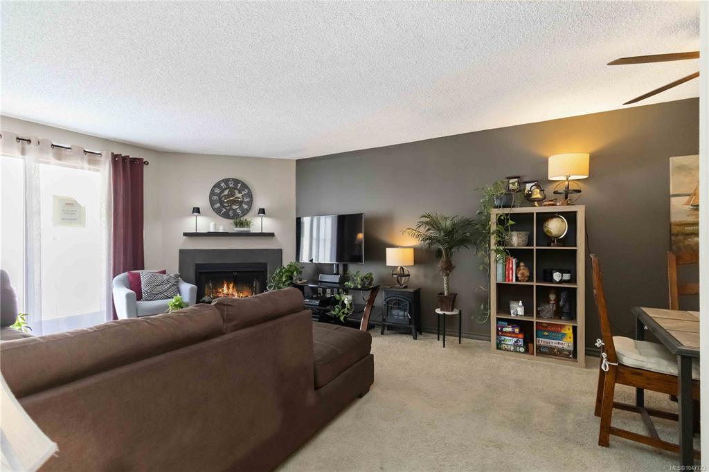 Third View of 3255 Glasgow Ave, Saanich, BC, V8X 4S4