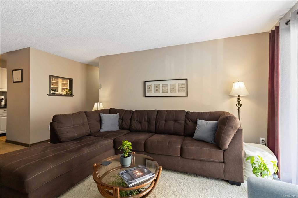 Fourth View of 3255 Glasgow Ave, Saanich, BC, V8X 4S4