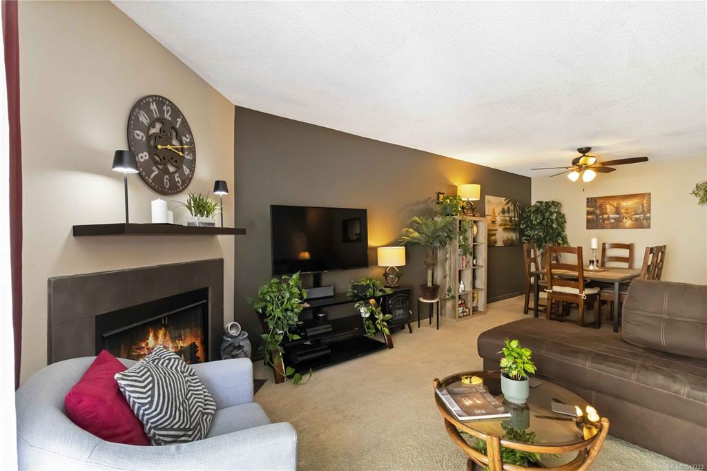 Fifth View of 3255 Glasgow Ave, Saanich, BC, V8X 4S4