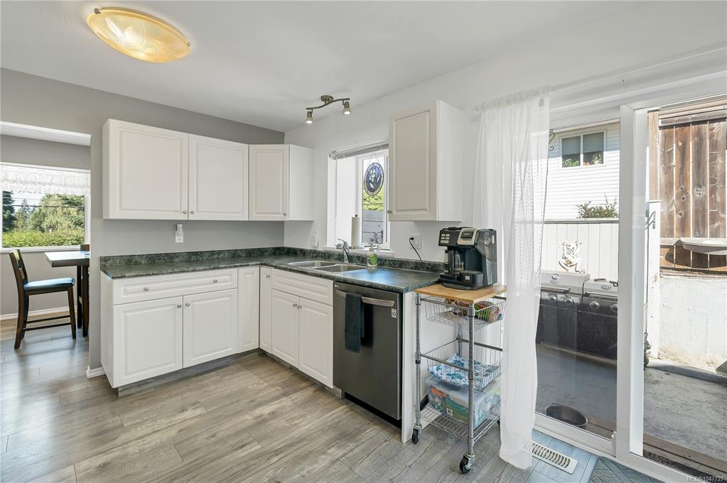 Fifth View of 825 Pinecrest Rd, Campbell River, BC, V9W 7N2