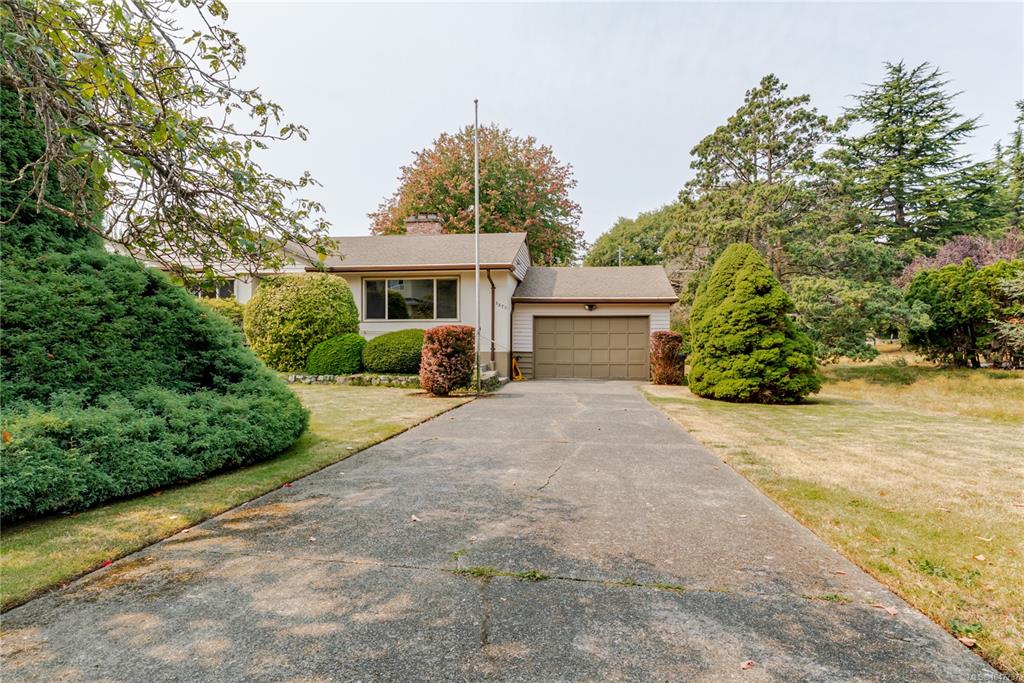 Third View of 3278 Henderson Rd, Oak Bay, BC, V8P 5A6