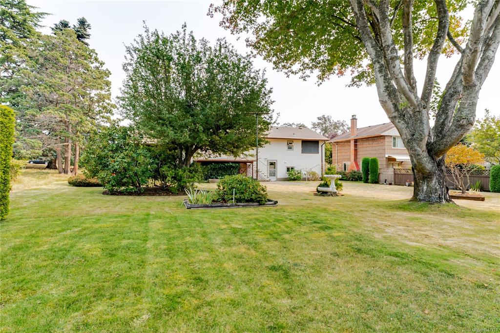 Fourth View of 3278 Henderson Rd, Oak Bay, BC, V8P 5A6