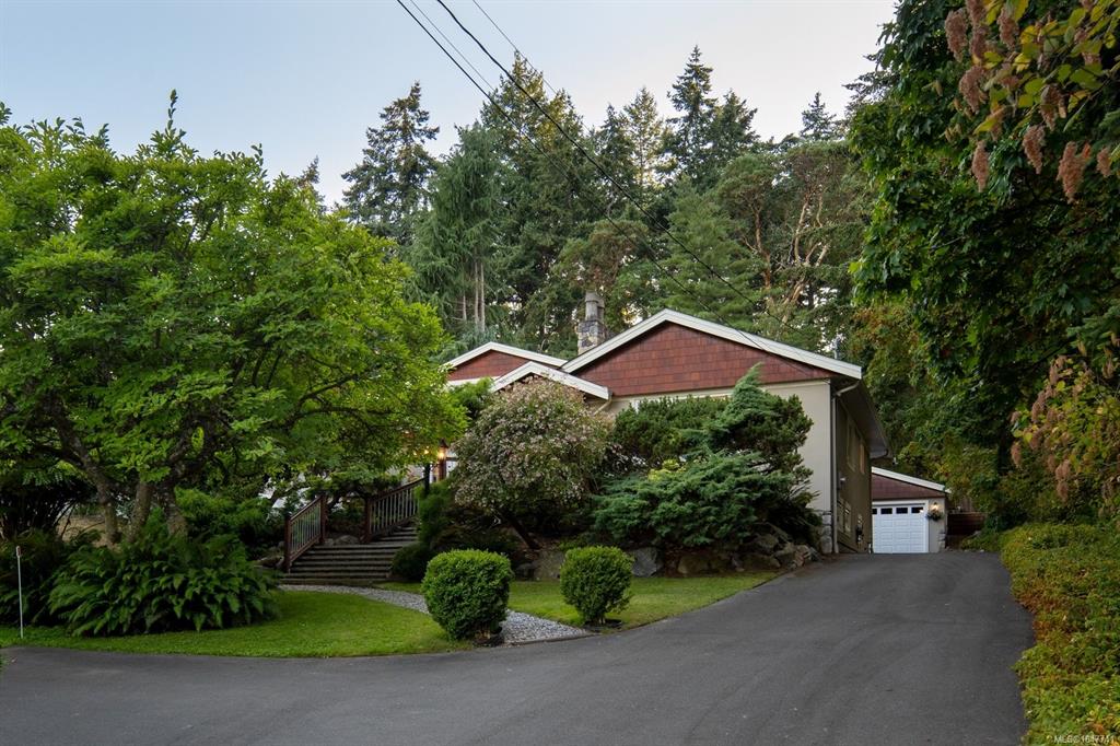 Third View of 2229 Arbutus Rd E, Saanich, BC, V8N 1V2