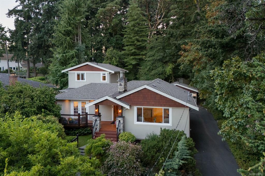 Fourth View of 2229 Arbutus Rd E, Saanich, BC, V8N 1V2