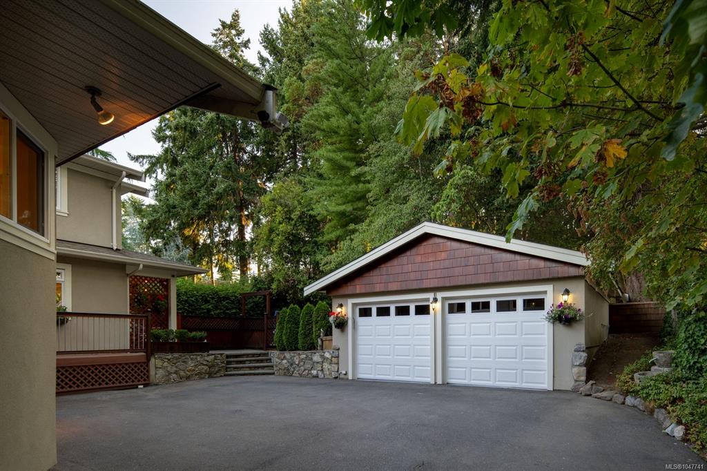 Fifth View of 2229 Arbutus Rd E, Saanich, BC, V8N 1V2