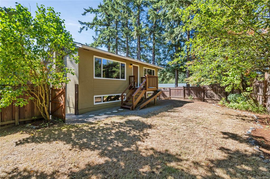 Fourth View of 2301 Jingle Pot Rd, Nanaimo, BC, V9R 6W2