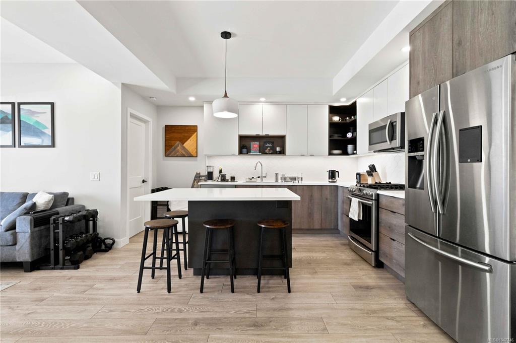 950 Whirlaway Cres, 1047746, BC,