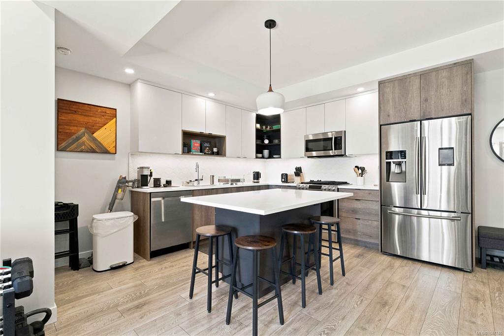 Fifth View of 950 Whirlaway Cres, Langford, BC, V9B 6W6