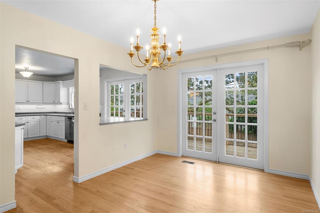 Fifth View of 3558 Redwood Ave, Oak Bay, BC, V8P 4Z7