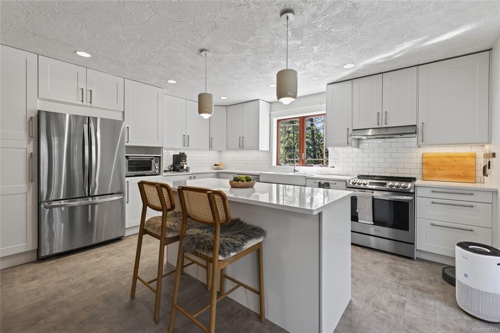 Fifth View of 3144 Munn Rd, Highlands, BC, V9E 1C8