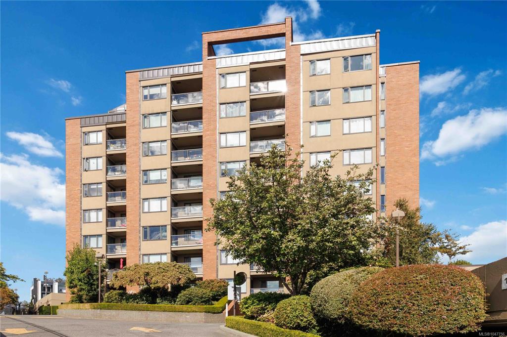 Third View of 103 Gorge Rd E, Treelane Estates, Victoria, BC, V9A 5Z2