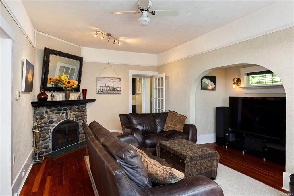 Fifth View of 3870 Rowland Ave, Saanich, BC, V8Z 1Y1