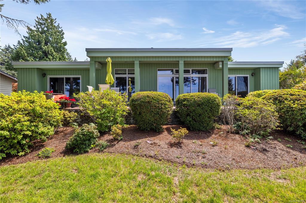 Second View of 489 Bayview Terr, Qualicum Beach, BC, V9K 1G3