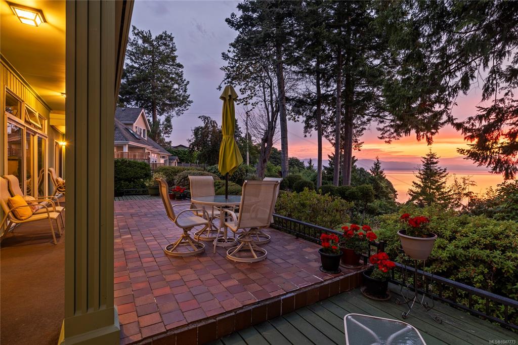 Third View of 489 Bayview Terr, Qualicum Beach, BC, V9K 1G3
