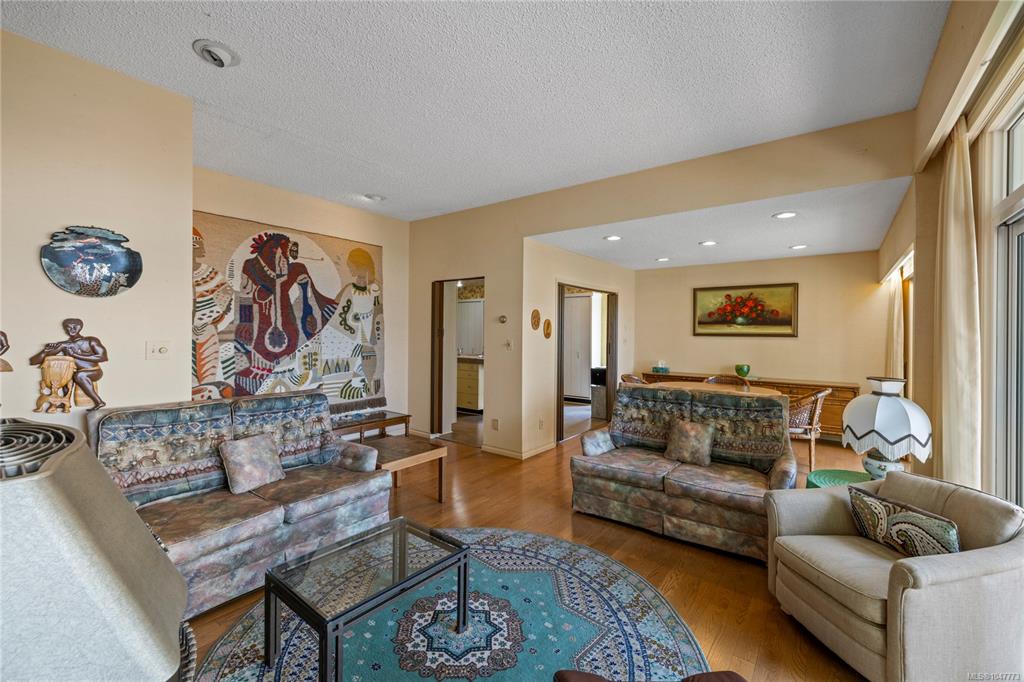 Fifth View of 489 Bayview Terr, Qualicum Beach, BC, V9K 1G3